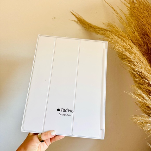 NEW NWT APPLE White iPad Pro Smart Cover Case Stand 12.9-inch 3rd Generation - Picture 1 of 11
